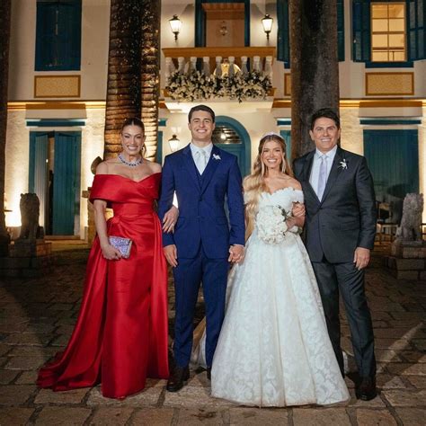 Casamento Cesar Filho E Elaine Mickely - Elaine Mickely abre álbum de fotos de casamento do filho, Luigi César