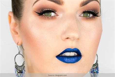 How To Wear Blue Lipstick And Nail The Seasons Look