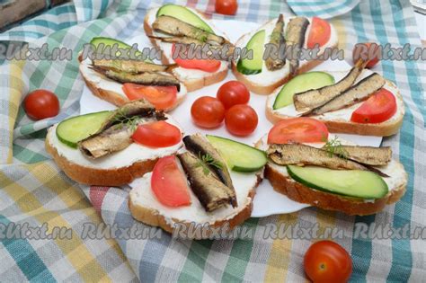 Бутерброды с творожным сыром и шпротами: 7 фото в рецепте