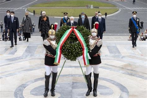 Novembre Cerimonia A Redipuglia Le Frecce Tricolori Sorvolano Roma