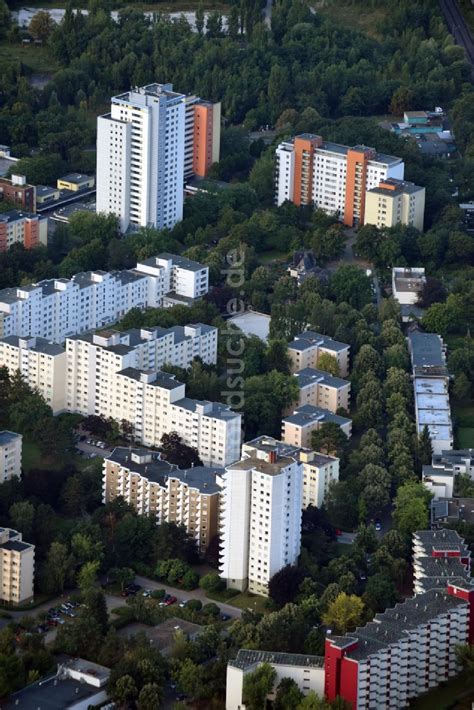 Luftaufnahme Berlin Plattenbau Hochhaus Wohnsiedlung