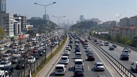 İstanbul da trafik yoğunluğu Bazı bölgelerde durma noktasına geldi