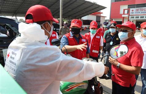 HUT Ke 75 PMI Kota Jakut Bersama Pemkot Gelar Gerebek Disinfektan