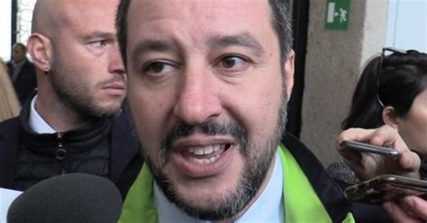 Lega Salvini La Querela A Bossi Per Non Fare Estinguere Il Processo