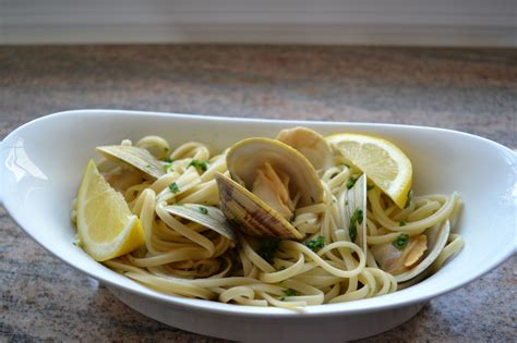 Linguine with White Wine Clam Sauce | ImPECKable Eats