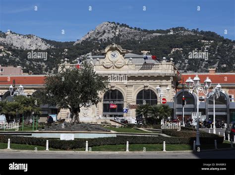 Fountain Railway Station Gare De Toulon Hi Res Stock Photography And