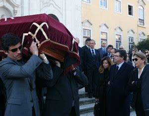 Caras Familiares E Amigos Despedem Se De Vasco Mendes De Almeida