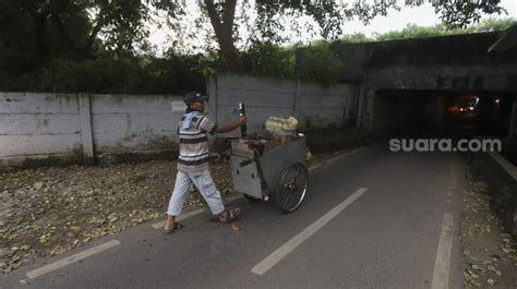 Jalur Alternatif Di Bawah Kolong Jalan Tol Jagorawi