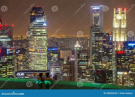 Infinity Pool & Singapore Skyline at Dusk, Singapore Editorial Image ...