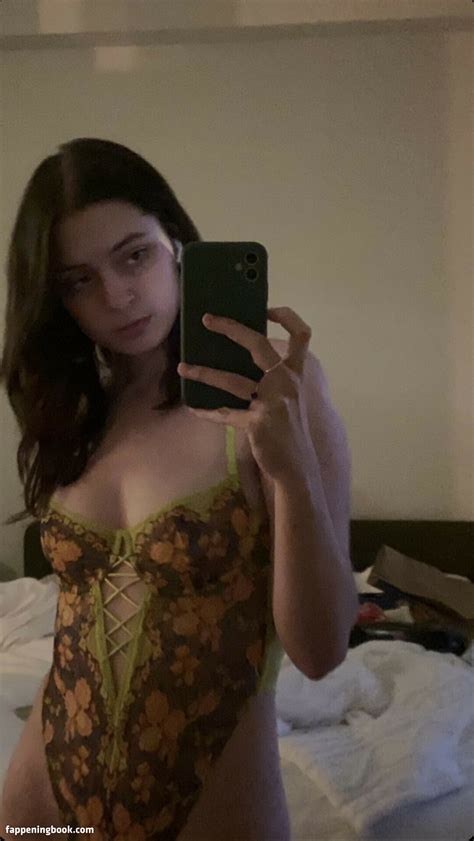 Lizzy McAlpine Jesus Yo Nude OnlyFans Leaks The Fappening Photo