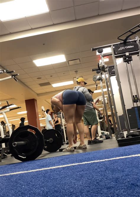 Middle Eastern Gym Babe With Big Ass Spandex Leggings Yoga Pants Forum