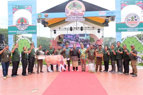 Warga Langkat Tumpah Ruah Di Festival Adat Dan Agama Ditjen