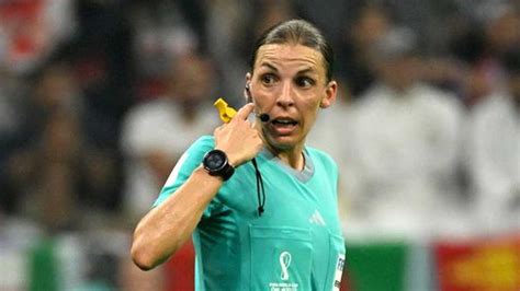 Quién es Stephanie Frappart la primera mujer árbitro en un Mundial de