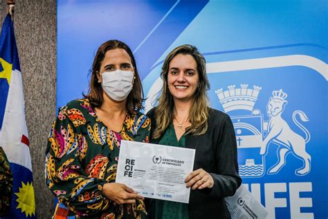 Profissionais de saúde de Recife são premiados em lançamento do projeto