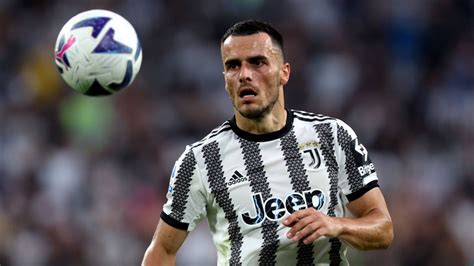 Fenerbah E Ve Galatasaray Juventus Un Y Ld Z Filip Kostic In Pe Inde