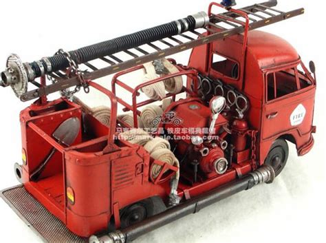 Retro Large Scale Red Tinplate Fire Fighting Truck Model NT01T127