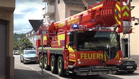 Erstmalig Neuer Feuerwehrkran Feuerwehr Stuttgart Alarmfahrt