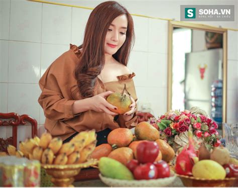 Gia thế không phải dạng vừa của hot girl bikini vườn đào