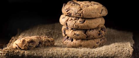 Cookies Au Chocolat Noir Et Noisettes Escoute