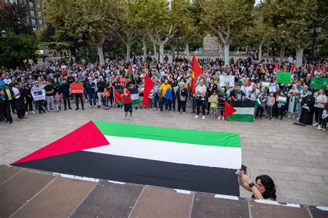 Un Millar De Personas Apoya En Logroño Al Pueblo Palestino Efe Noticias