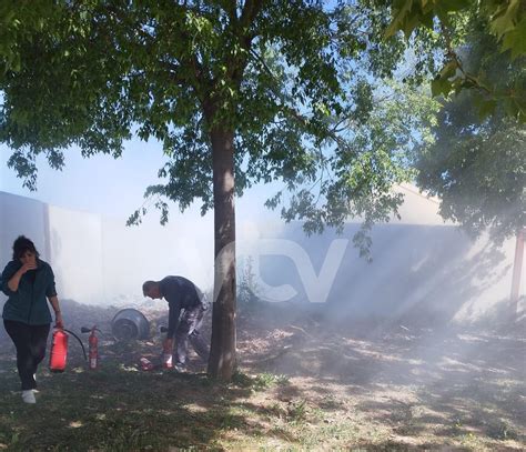 Vecinos Y Polic A Local Sofocan Un Peque O Incendio En Un Vertedero