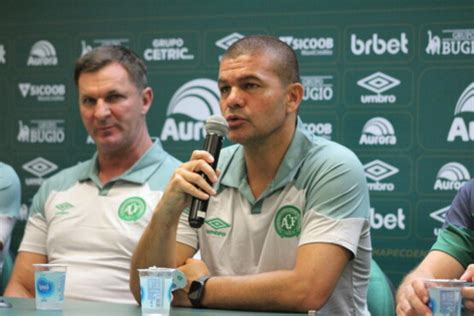 De volta Umberto Louzer é apresentado como novo técnico da Chapecoense