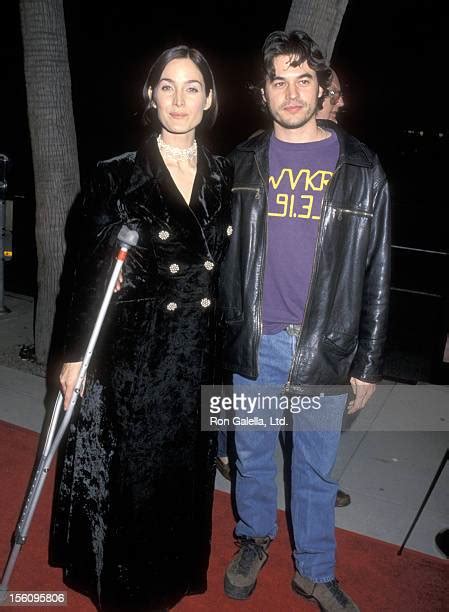 Carrie Anne Moss And Steven Roy Fotografias E Filmes Do Acervo Getty