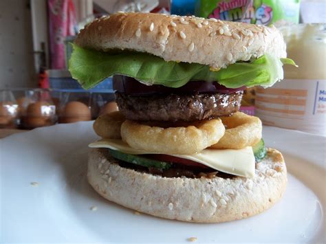 Madhouse Family Reviews: Globe-cooking recipe : Kiwi Burger (New Zealand)