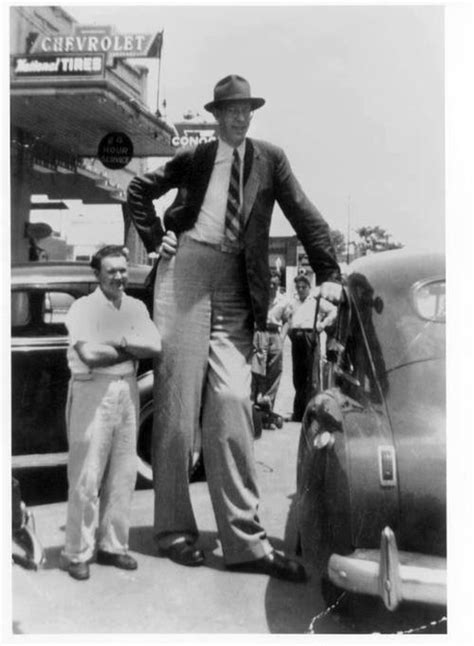 13 Vintage Portrait Photos Of Robert Wadlow The Tallest Person In