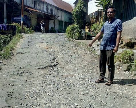 Jalan Desa Rusak Parah Pemkab Karo Diminta Segera Memperbaiki