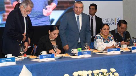 Ecuador CNE aprueba resultados numéricos del referendo y consulta