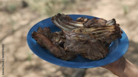 Chivo Asado Servido En Plato Desechable Comida T Pica De La Guajira