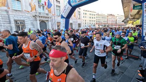 La mezza maratona di Genova 10mila runners attraversano la città