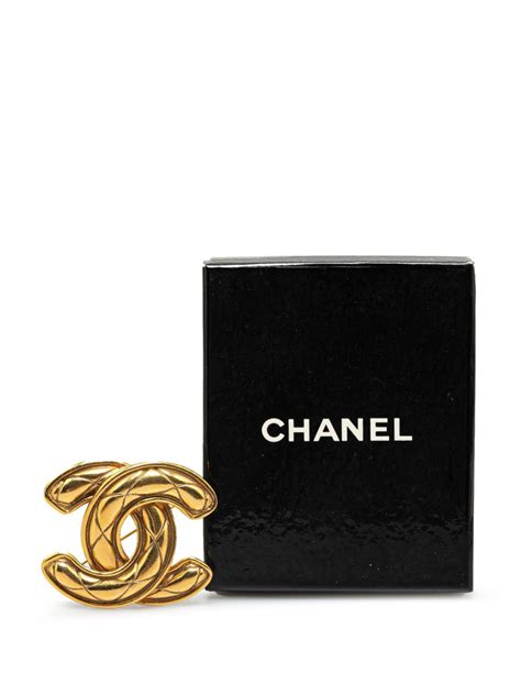 CHANEL Pre Owned 1970 1980 Gold Plated CC Quilted Costume Brooch Gold