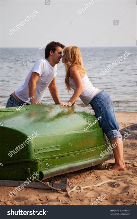 Beautiful Couple Kissing On Beach Near库存照片62048941 Shutterstock