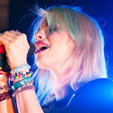 Hayley Williams Blonde Hair With Blue Fringe Hayley Williams Hayley Williams Blonde Hayley