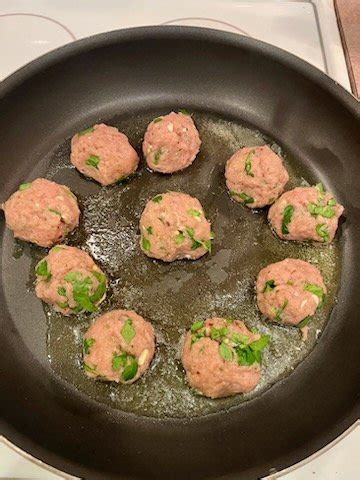 Creamy Spinach Turkey Meatballs - StHealthy Hunter