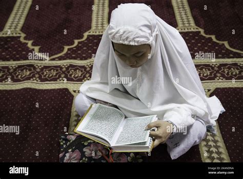 Muslims Gathered At The Mosque In Ramadhan Fasting By Doing Reading