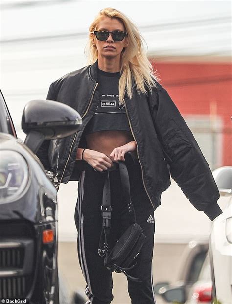 Stella Maxwell Flaunts Her Slim Midriff As She Hits The Gym Wearing A