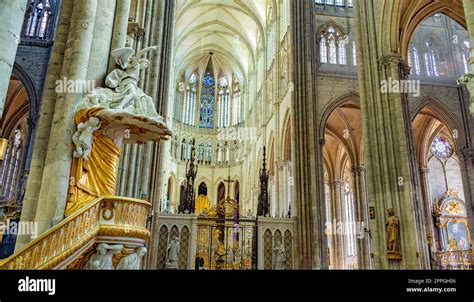 The interior of Amiens Cathedral, France Stock Photo - Alamy