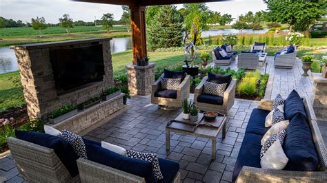 Outdoor TV Setup Design: 5 Tips to Installing an Outdoor TV