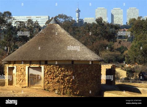 Traditional Thatched Rondavel Hi Res Stock Photography And Images Alamy