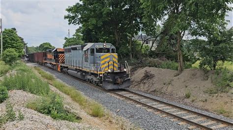 W LE SD40 2 6982 7015 BEATS IT Past Beat Rd On The Akron