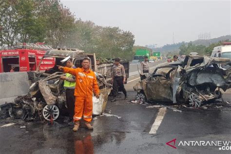 Kecelakaan Maut Di Tol Cipularang Tewas Antara News