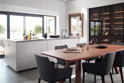 Cocina Cashmere Y Madera Abierta Al Comedor Con Isla Central Eba