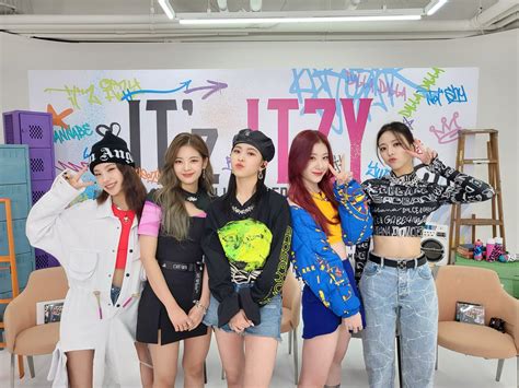 Itzy Japan Official On Twitter Itzy Japan Debut Best Album『itz Itzy