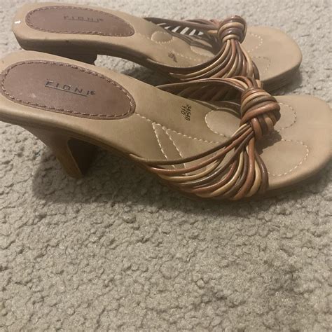 brown 90s heels! super cute they just do not fit... - Depop