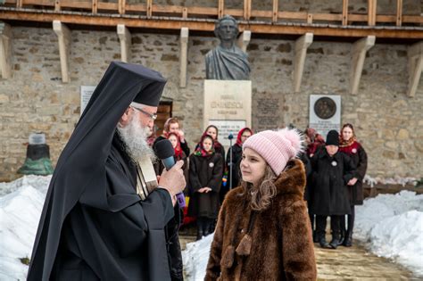 Mihai Eminescu a fost omagiat la Putna în cadrul Festivalului Literar