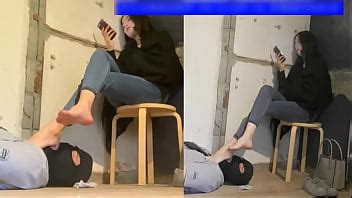 Asiático pie adorando esclavo XVIDEOS