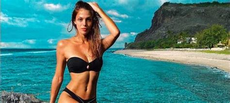 Iris Mittenaere S Affiche Sexy En Bikini La Plage Sur Instagram